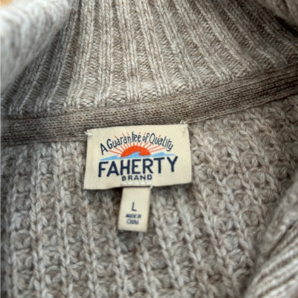 Faherty Men's Light Gray Crewneck Sweater - Picture 5 of 5